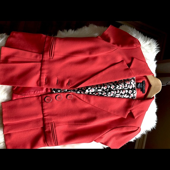 Blazer with short sleeves and pleats - Picture 2 of 4